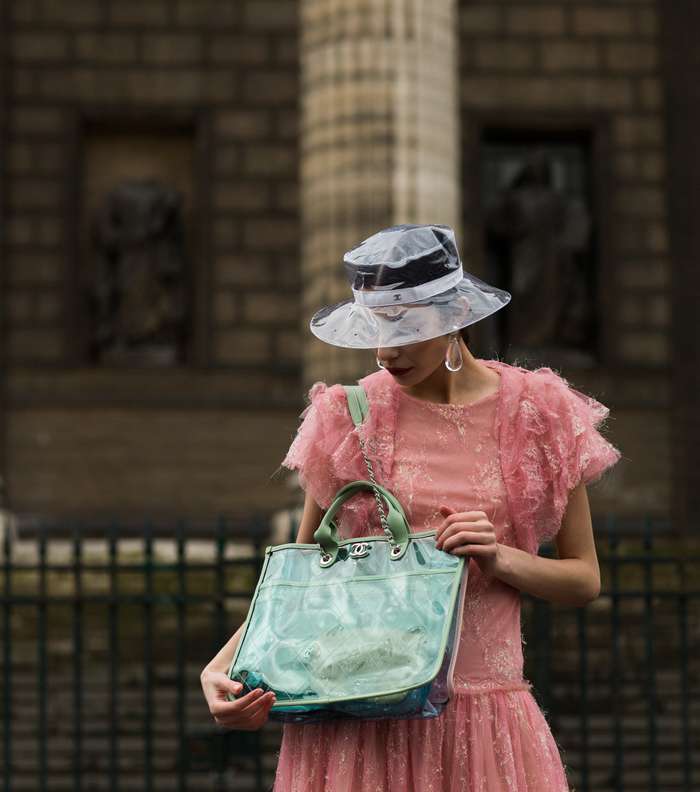حقيبة CHANEL الـ Shopper بقماش الـ PVC لصيف 2018