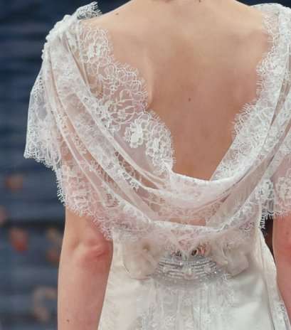 قماش الدانتيل بتصميم مميّز على ظهر فستان الزفاف
