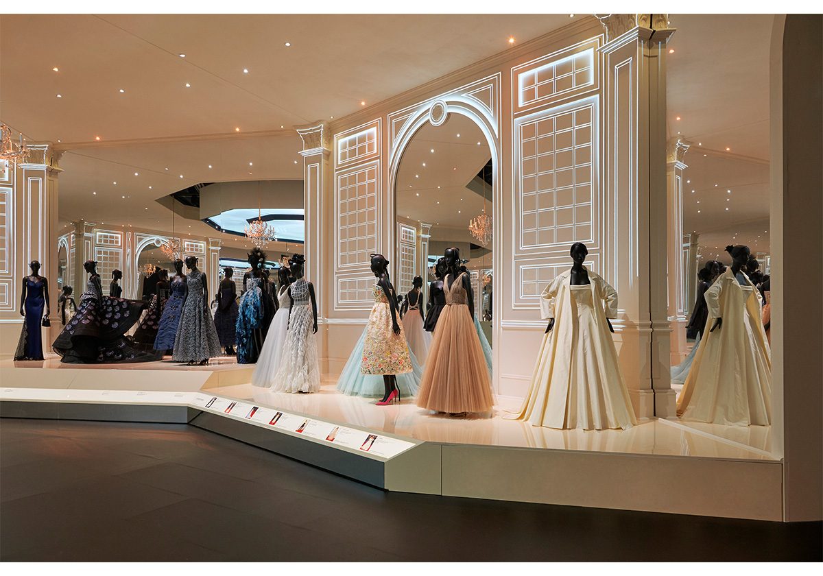 ازياء مميزة من ديور من معرض Designer of Dreams