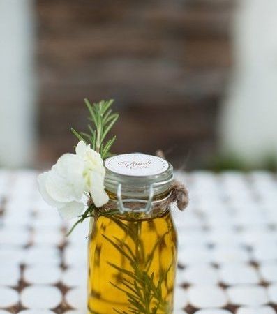 زيت الزيتون...حل مثالي لمختلف مشاكل بشرة الوجه 