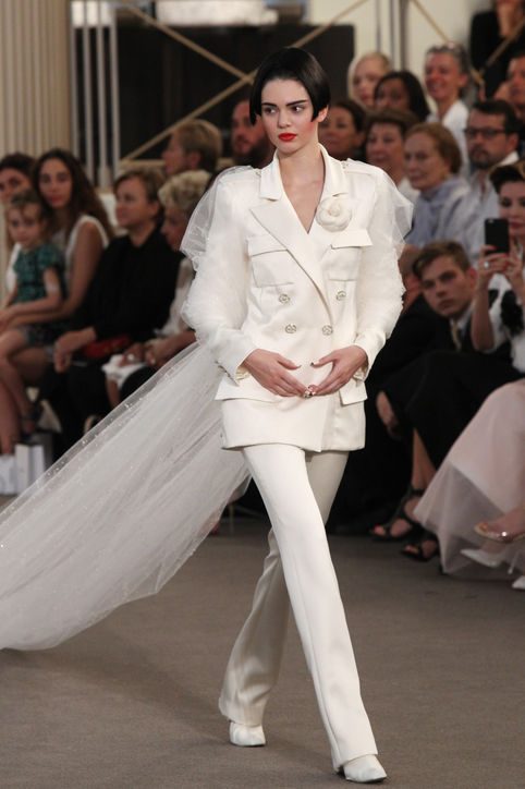 فستان زفاف شانيل من أسبوع الهوت كوتور الفرنسي 2016