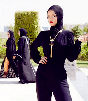 ريهانا بالحجاب  في أبو ظبي 