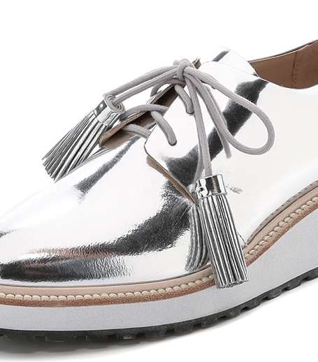 اختاري حذاء الاوكسفورد من كريستيان لوبوتان بموضة الميتاليك