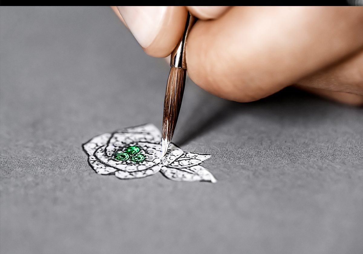 ديور تكشف عن المهارة الحرفيّة لحقائب الكلاتش المرصعة بالمجوهرات