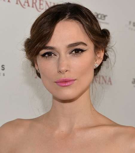 رسمة الآي لاينر مع تسريحة الـ Updo بتوقيع كيرا نايتلي