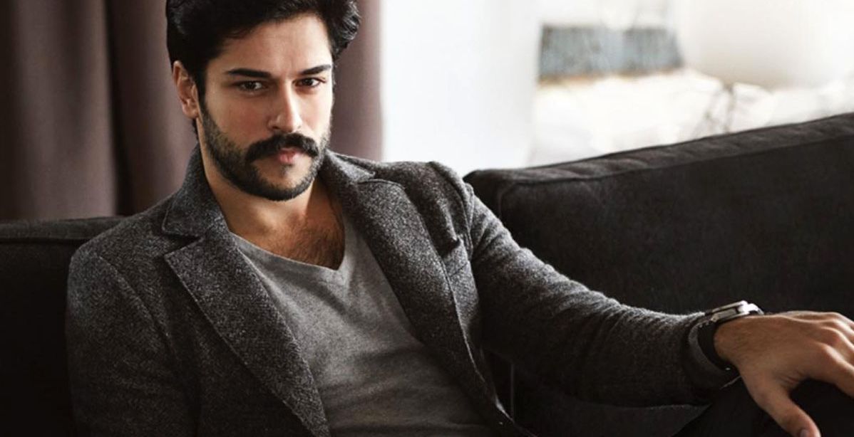 نجوم يعيشون العام كله بلوك موفمبر