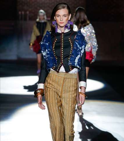 اطلالة بموضة الـ Layering من توقيع علامة DSquared2