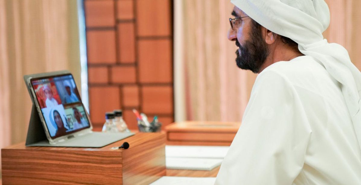 الشيخ محمد بن راشد آل مكتوم يتابع بنفسه الحصص التعليمية لأول يوم تعليم إفتراضي
