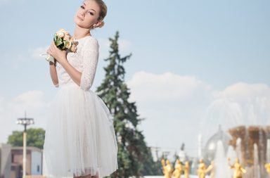 نصائح للعروس لتزداد تالقاث مع فستان الزفاف القصير 