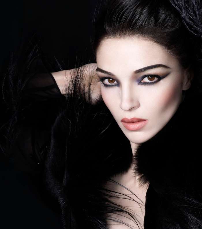 المكياج الدراماتيكي للفستان الأسود