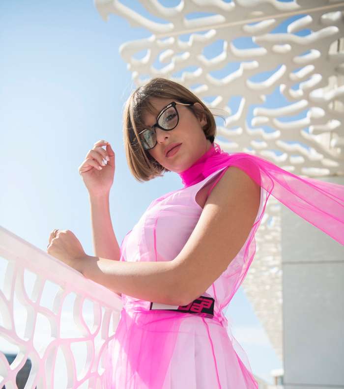 لينا قزيز أنيقة ومتميزة بنظارات بولغري