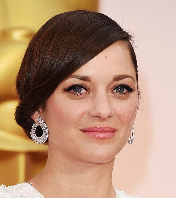 أحمر الخدود مع ماريون كوتيارد يتمم الإطلالة الأنثوية