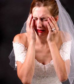 في الصين تجبر الفتاة على البكاء قبل شهر من زواجها