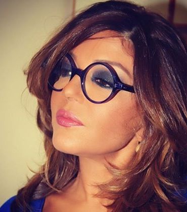 الماكياج السموكي الأزرق لجاذبية فردية