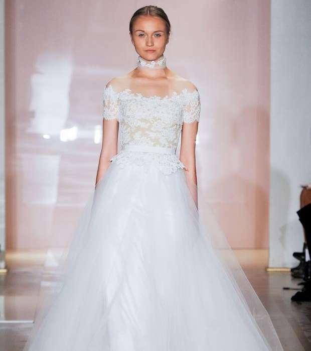 فستان الدانتيل والتول