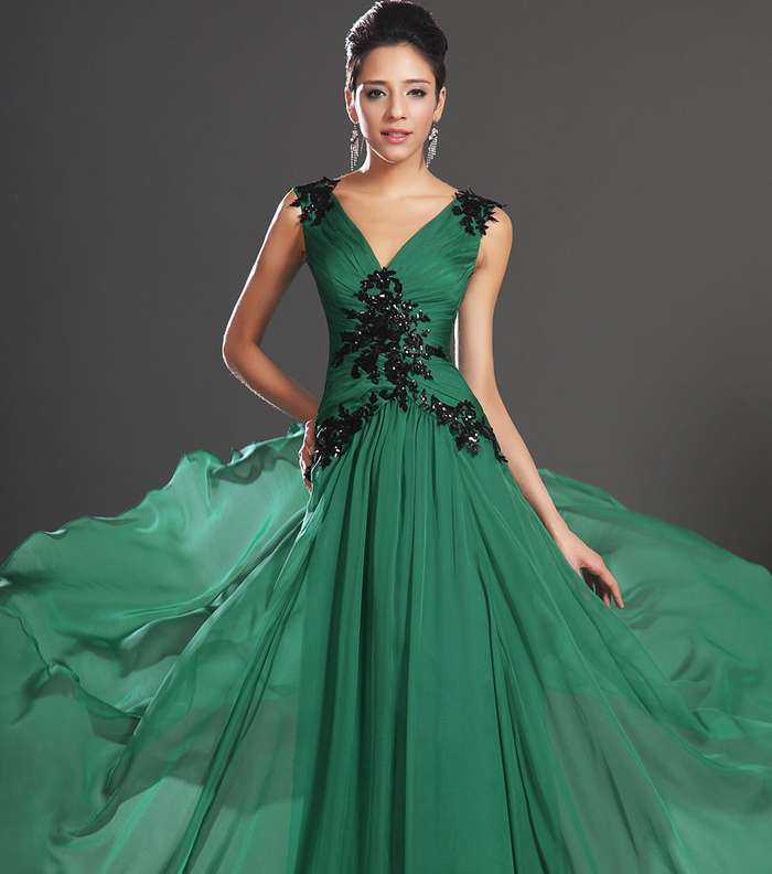 فستان أخضر طويل رائع