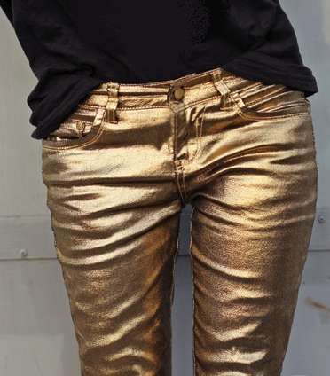 ارتدي السروال الميتاليكيّ في شتاء 2013