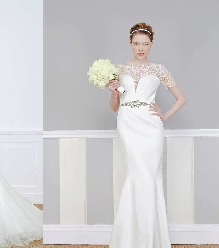 العمل على أدق التفاصيل في فستان الحلم