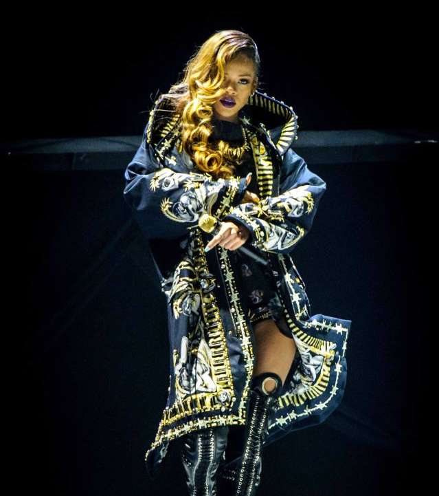 رياهانا تختار ريكاردو تيسكي ليصمم ملابس جولتها الغنائية