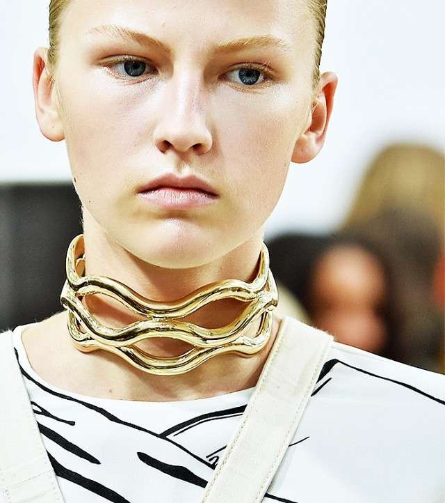 عقد Choker معدني لصيف 2016 من JW Anderson