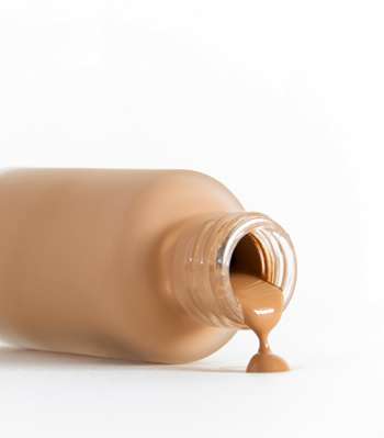 كريم الأساس المرطّب يحمي بشرتك من الجفاف