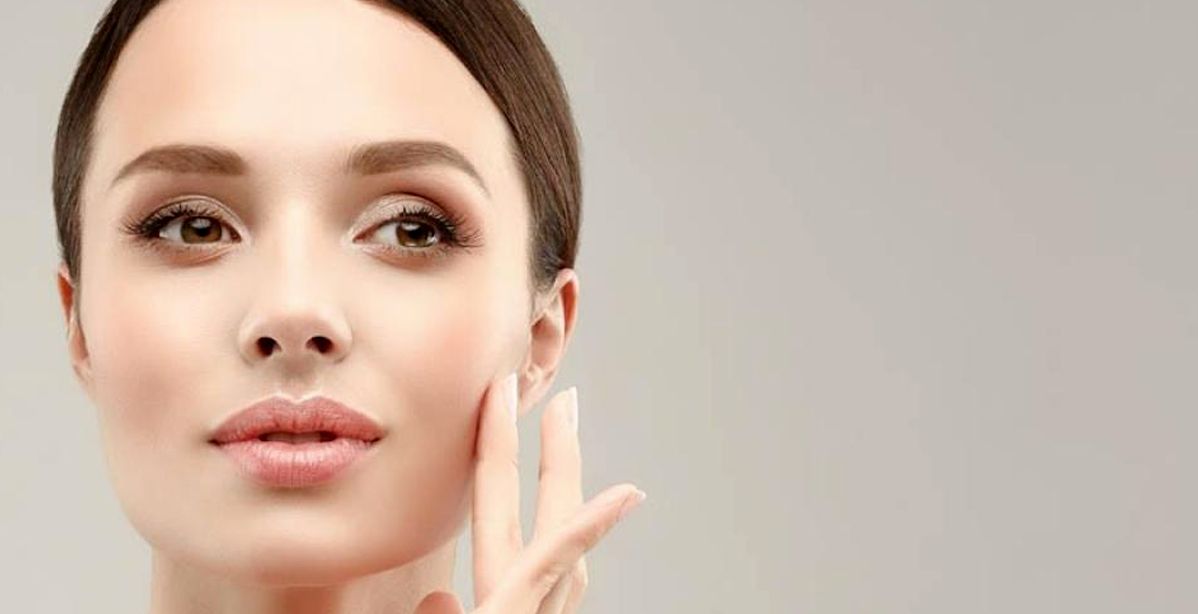 أفضل كريمات للعناية بالبشرة لإطلالة شتوية مشرقة خالية من الشوائب