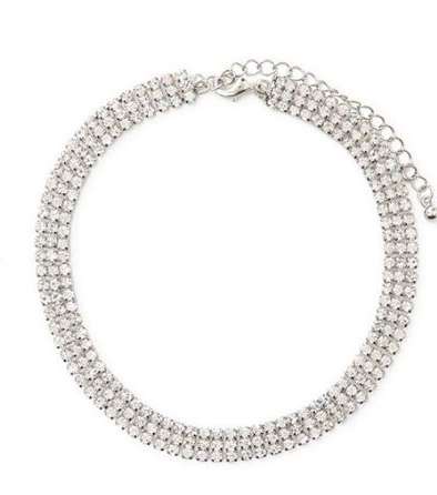 ارتدي هذا الموسم عقد التشوكر الكريستالي