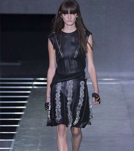 إليكِ أجمل إطلالات Louis Vuitton لهذا الموسم