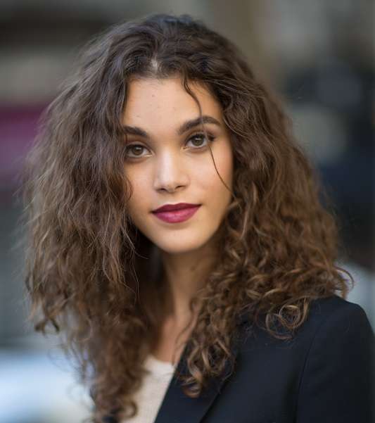 الشعر المجعّد: صيحة مميّزة في شوارع ميلانو