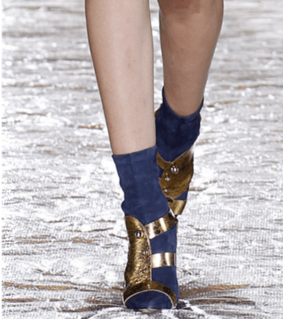 من ابرز اكسسوارات اسبوع الموضة اللندني، حذاء بيتر بيلوتو لشتاء 2017