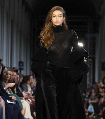 جيجي حديد تختتم عرض ماكس مارا لشتاء 2018