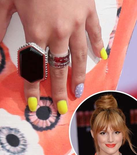 النيون الأصفر والبنفسحي المنقّط مع بيللا ثورن 