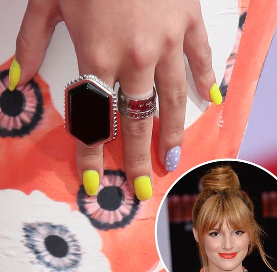 النيون الأصفر والبنفسحي المنقّط مع بيللا ثورن