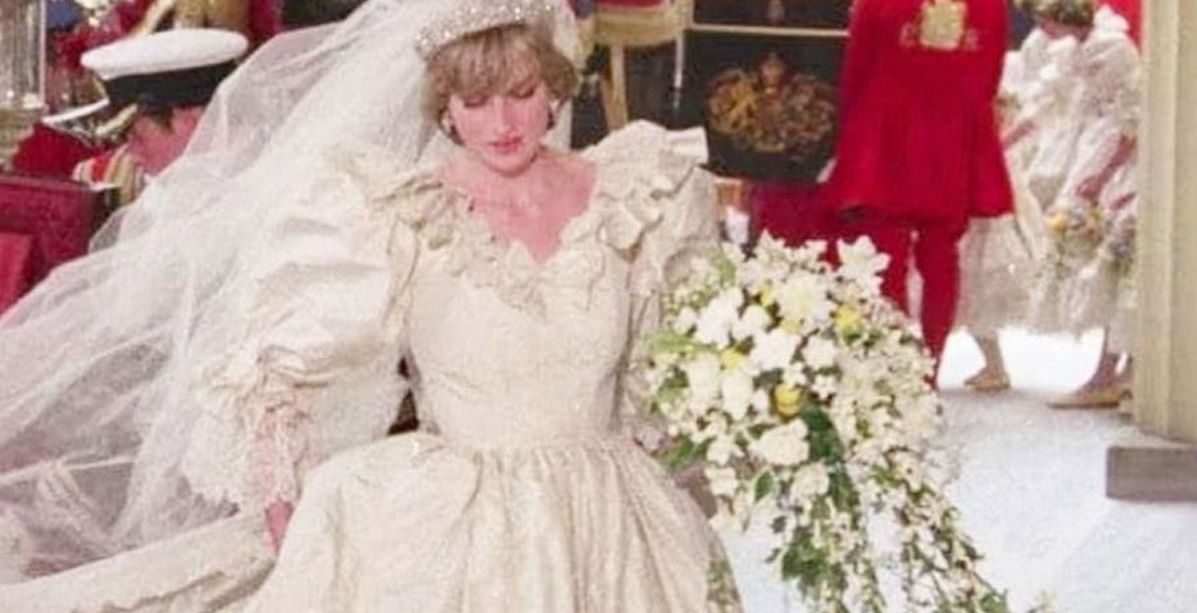 الملكة اليزابيث أجبرت الليدي ديانا على اعتماد باقتين من الورود يوم زفافها!