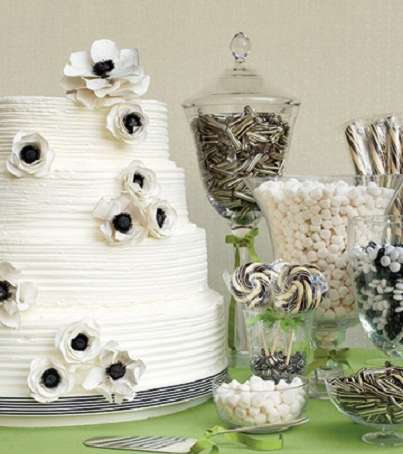 كعكة الزفاف والزينة