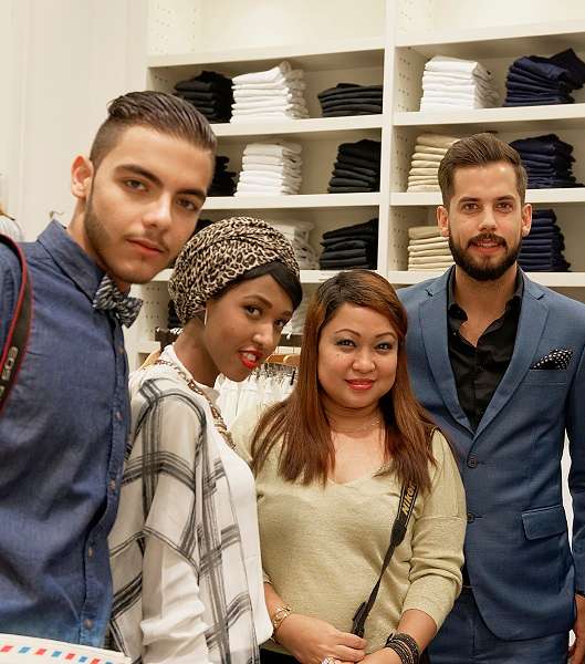 صور أبرز ضيوف عرض مجموعة Roland Mouret