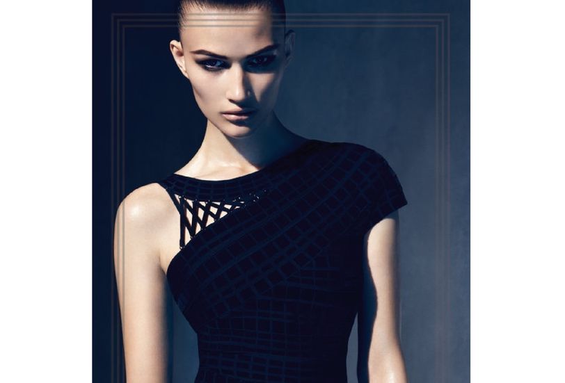 إعلان لماركة Herve Leger الشهيرة