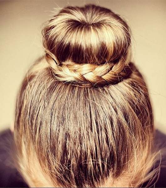 الضفيرة الرفيعة تلف الكعكة العالية