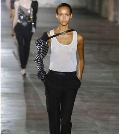 موضة الكم الواحد الملفت من سان لوران لصيف 2017