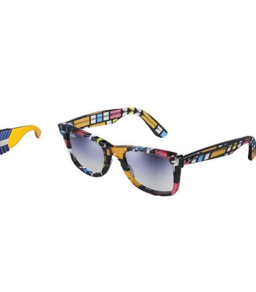 النظارات الشمسية الملونة الجريئة موضة في صيف 2012