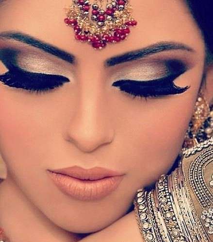 الكحل الأسود الكثيف لتوسيع العين
