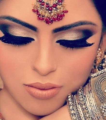 الكحل الأسود الكثيف لتوسيع العين
