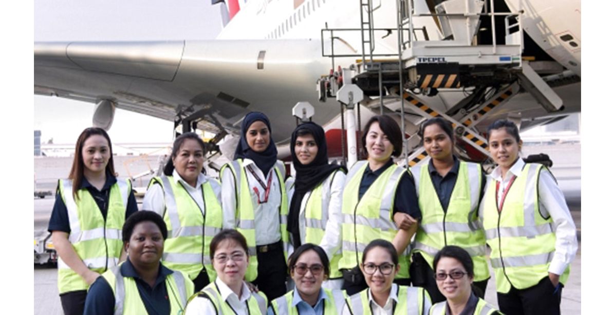 طيران الامارات يُشغل طائرة بقيادة طاقم نسائي بالكامل حتفالاً باليوم العالمي للمرأة
