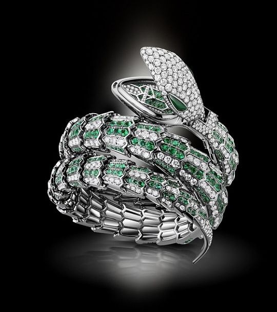 إختاري ساعة Serpenti المتميزة