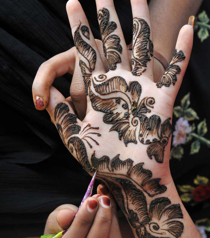 نقش حناء اماراتي ناعم جميل مستوحى من رمضان