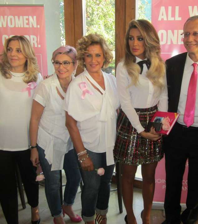 مايا دياب تتوسّط وجوه حملة Pinkstands4
