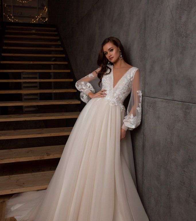 صور اجمل فساتين اعراس باكمام طويله