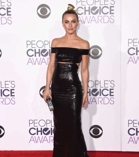 اطلالة julianne hough في حفل People's choice awards 2016 بفستان Kaufmanfranco