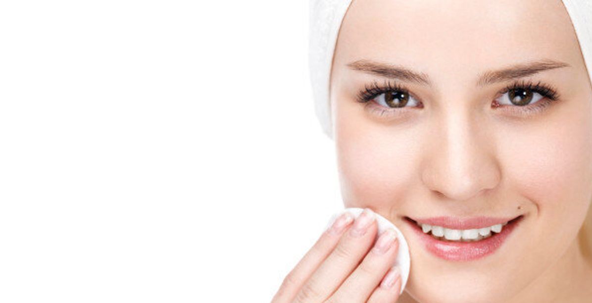 طريقة تنظيف البشره بعمق في المنزل