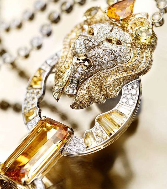 تألقي بعقد Lion Solaire من CHANEL